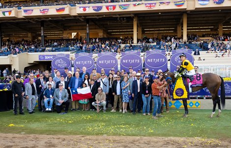 Winning connections in the winner’s circle after Super Corredora with Hector Berrios win the Juvenile Fillies (G1) at Del Mar Racetrack in Del Mar, CA on October 31, 2025. Winning connections in the winner’s circle after Super Corredora with Hector Berrios win the Juvenile Fillies (G1) at Del Mar Racetrack in Del Mar, CA on October 31, 2025.