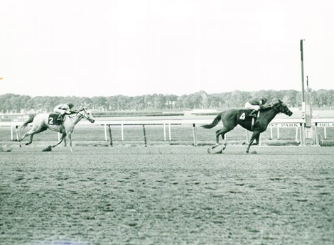 Forward Gal, Jorge Velasquez, Frizette Stakes, Belmont Park Forward Gal, Jorge Velasquez, Frizette Stakes, Belmont Park