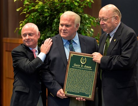 Retired trainer Gary Jones accepts the plaque from Ed Bowen and Chris McCarron at the Thoroughbred Racing Hall of Fame induction ceremony Aug. 8, 2014 in Saratoga Springs, N.Y.   Photo by Skip Dickstein