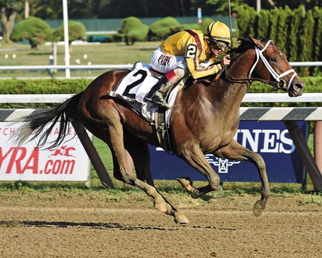 Rachel&#39;s Valentina wins the 2015 Spinaway Stakes (G1) for Stonestreet Stables.