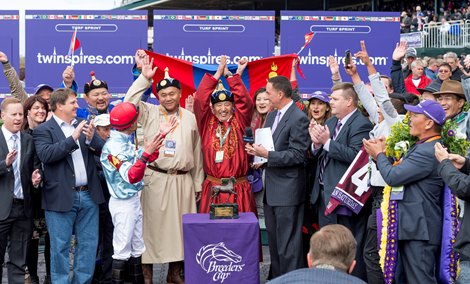 Party time in the Mongolian Saturday winner&#39;s circle.