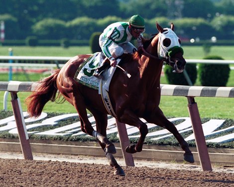 Point Given wins the 2001 Belmont Stakes