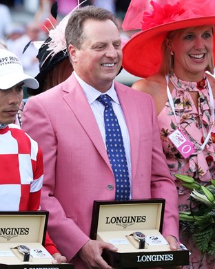 Serengeti Empress wins the 2019 Kentucky Oaks at Churchill Downs