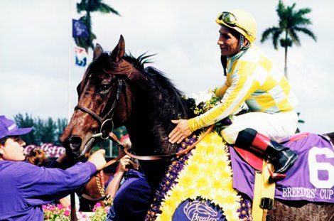 Beautiful Pleasure wins the 1999 Breeders' Cup Distaff