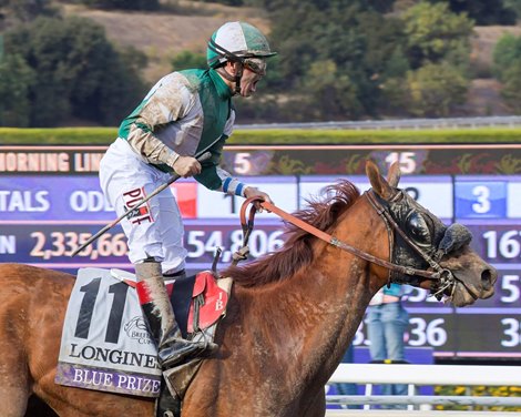 Blue Prize and Joe Bravo win the Breeders & # 39;  The Longines Distaff Cup (G1) on November 2, 2019 at Santa Anita in Arcadia, Ca. 