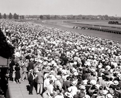 Race fans gather at Arlington Park