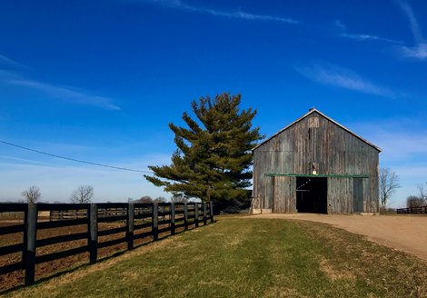 Hinke Farms barn<br>
© Rick Samuels/The Blood-Horse