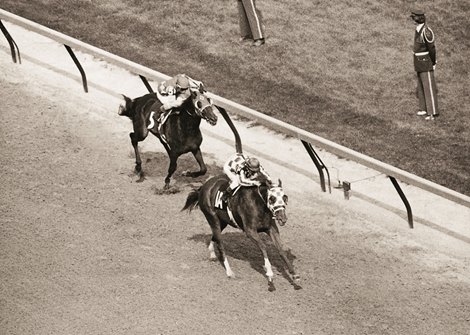 Secretariat wins the 1973 Kentucky Derby