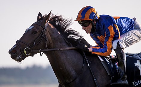 Peaceful and Seamie Heffernan cross the line when winning the Tattersalls 1,000 Guineas (Group 1)<br><br />
The Curragh Racecourse.<br><br />
13.06.2020<br><br />
