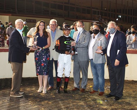 Sleepy Eyes Todd wins the 2020 Charles Town Classic