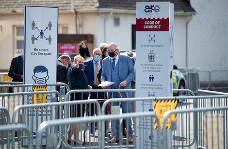 Annual members queue up to be admitted to the racecourse on the day the government banned gatherings of over six people. It is the first crowd at a British horse racing fixture since mid-March<br><br />
Doncaster 9.9.20 Pic: Edward Whitaker/Racing Post