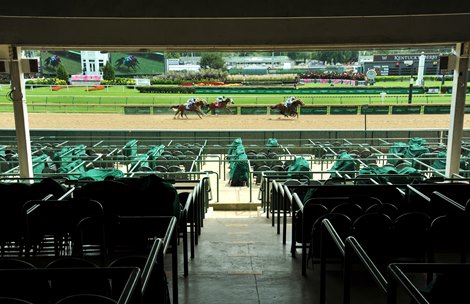 Eye to Eye at the Turn, Churchill Downs, Louisville, Kentucky