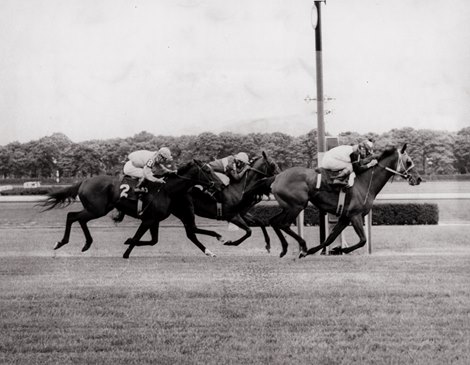 Drumtop wins the 1971 Edgemere Handicap