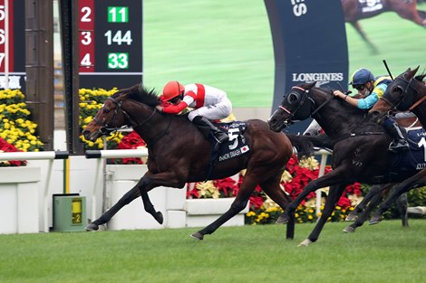 The Takayuki Yasuda -trained Danon Smash with Ryan Moore in the saddle wins the LONGINES Hong Kong Sprint (Group 1-1200m)