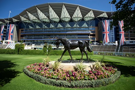 The statue of 4 times Ascot Gold Cup winner Yeats in the paddock ahead of the Royal meeting <br><br />
Ascot 14.6.21