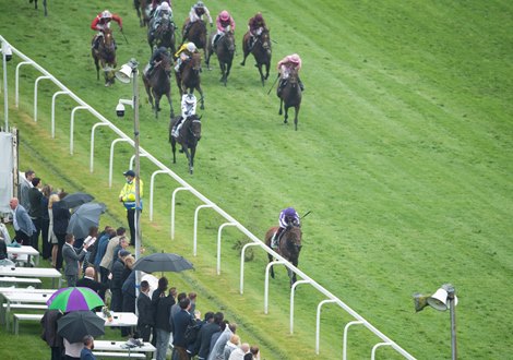 Snowfall (Frankie Dettori) wins the Oaks by 16 lengths<br><br />
Epsom 4.6.21