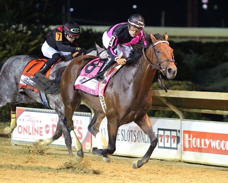 Art Collector wins the 2021 Charles Town Classic