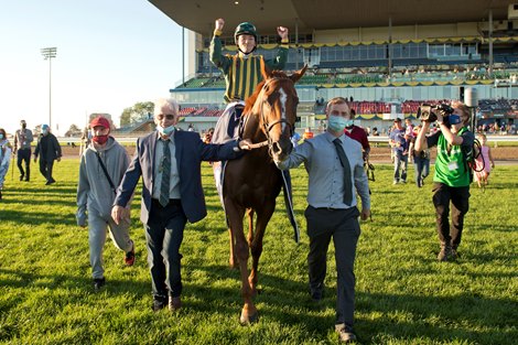Town Cruise wins the Woodbine Mile Stakes Saturday, September 18, 2021 at Woodbine
