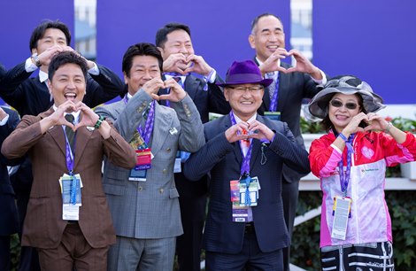 Loves Only You trainer Yoshito Yahagi (purple hat) after the Filly & Mare Turf<br>
Del Mar 6.11.21