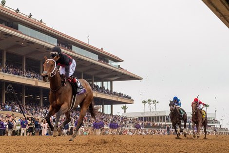 Echo Zulu, with Joel Rosario up, wins the Juvenile Fillies (G1) at Del Mar Racetrack on November 5, 2021.