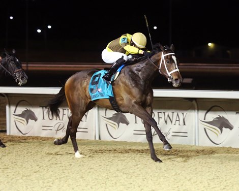 Bubble Rock wins 2022 Cincinnati Trophy Stakes at Turfway Park