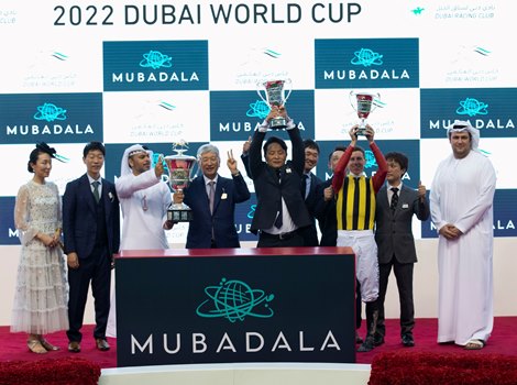 Teruya Yoshida, Koichi Shintani and Damian Lane accept the trophies for UAE Derby Sponsored By Mubadala, from Mr. Ahmed Saeed al Calily – Chief Strategy & Risk Officer at Mubadala or Mr. Ismail Ali Abdulla – Chief Executive Officer of Strata at the 26th Dubai World Cup on March 26, 2022