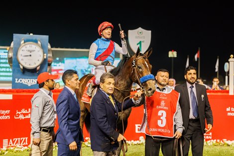Country Grammer (Bob Baffert – Lanfranco Dettori) remporte la Dubai World Cup sponsorisée par Emirates Airline, Thoroughbred Group 1, lors de la 26e Dubai World Cup le 26 mars 2022