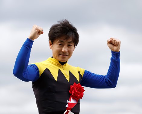 Potager wins the Osaka Hai Sunday, April 3, 2022 at Hanshin