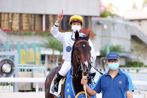 Golden Sixty, Francis Lui and Vincent Ho in the winners' circle