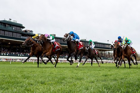 Shirl's Speight wins the 2022 Maker's Mark Mile at Keeneland