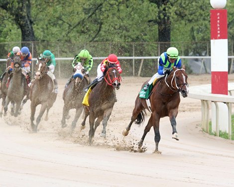 Jackie&#39;s Warrior wins 2022 Count Fleet Sprint Handicap at Oaklawn Park