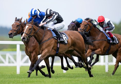 Grande Dame (Ryan Moore) swoops late to win the 1m Fillies&#39; Conditions Race Ascot 27.4.22 Pic: Edward Whitaker