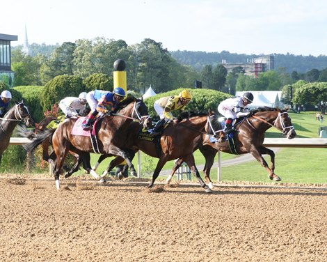 Last Samurai wins the Oaklawn Handicap Saturday, April 23, 2022 at Oaklawn Park