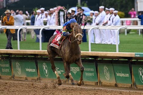 Secret Oath with Luis Saez up wins the Kentucky Oaks (G1) at Churchill Downs on May 6, 2022.