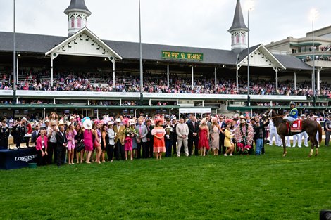 Secret Oath with Luis Saez up wins the Kentucky Oaks (G1) at Churchill Downs on May 6, 2022.