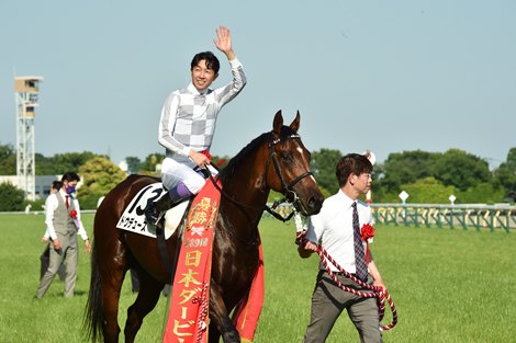 Do Deuce winning the 2022 Nippon (Japanese) Derby. Ridden by jockey, Yutaka Take, trained by Yasuo Tomomich, and owned by Kieffers Co., Ltd.