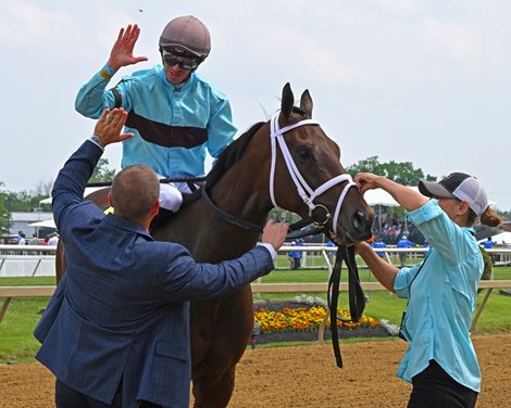 High five with Geroux and trainer Norm Casse. Super Quick with Florent Group wins the Allaire DuPont Distaff Stakes (G3) at Pimlico Racecourse on May 20, 2022.