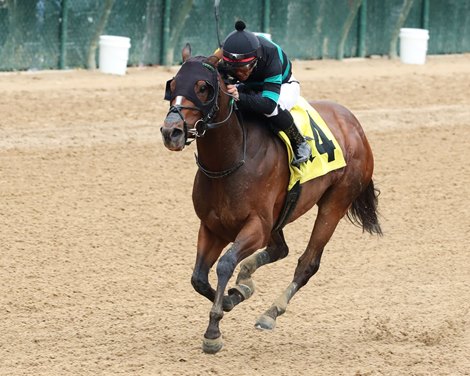 Top Gunner wins the St. Matthews Overnight Stakes Wednesday, May 4, 2022 at Churchill Downs