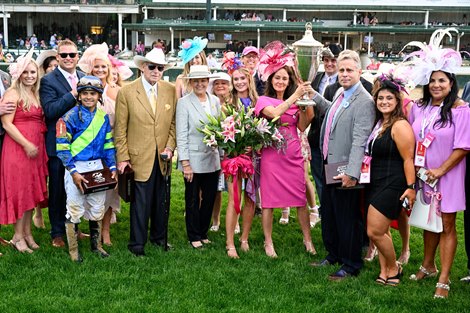 Secret Oath with Luis Saez up wins the Kentucky Oaks (G1) at Churchill Downs on May 6, 2022.