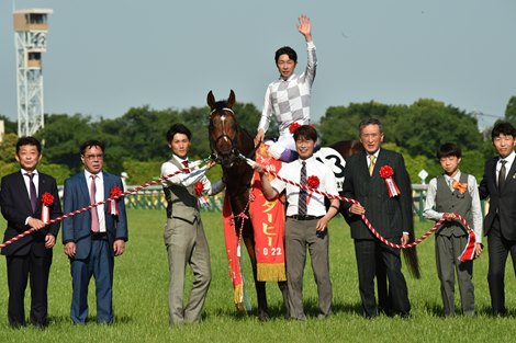 Do Deuce winning the 2022 Nippon (Japanese) Derby. Ridden by jockey, Yutaka Take, trained by Yasuo Tomomich, and owned by Kieffers Co., Ltd.