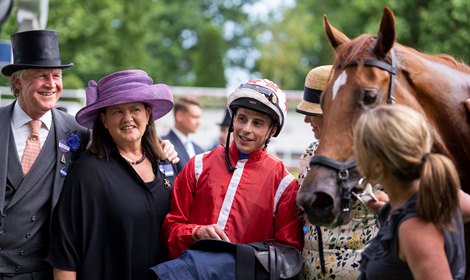 Saffron Beach with Ben Sangster, Jane Chapple-Hyam and William Buick after winning the Duke Of Cambridge Stakes<br>
Royal Ascot 15.6.22 Pic: Edward Whitaker