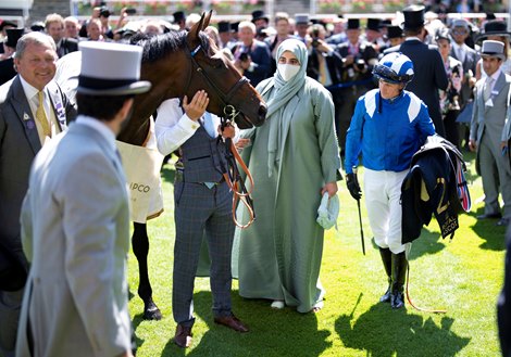Sheikha Hissa greets Baaeed after the Queen Anne Stakes<br>
Royal Ascot 14.6.22 Pic: Edward Whitaker