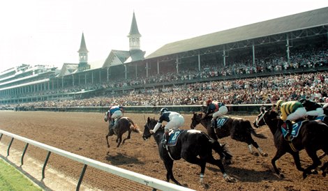 Thunder Gulch wins the 1995 Kentucky Derby at Churchill Downs