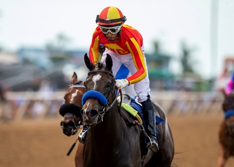 Midnight Memories and cyclist Ramon Vazquez win the Torrey Pines Stakes at Del Mar