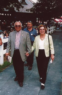 Ο Δρ.  Ο Μεσσίνα και η σύζυγός του Τίνα στο Σαράτογκα