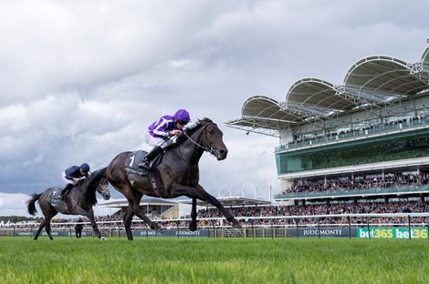 Blackbeard (Ryan Moore) wins the Middle Park Stakes<br>
Newmarket 24.9.22 Pic: Edward Whitaker