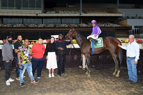 Kimari wins Gallant Bloom Stakes on Sunday, September 25, 2022 at Belmont in Big A