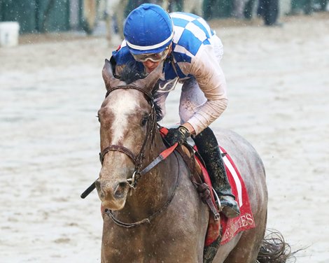 Hoosier Philly wins 2022 Rags to Riches Stakes at Churchill Downs