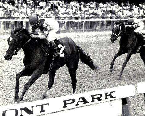 Go for Wand wins the 1990 Maskette Stakes at Belmont Park