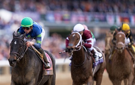 Goodnight Olive (Irad Ortiz Jr.) wins the Filly & Mare Sprint<br>
Keeneland 5.11.22 Pic: Edward Whitaker